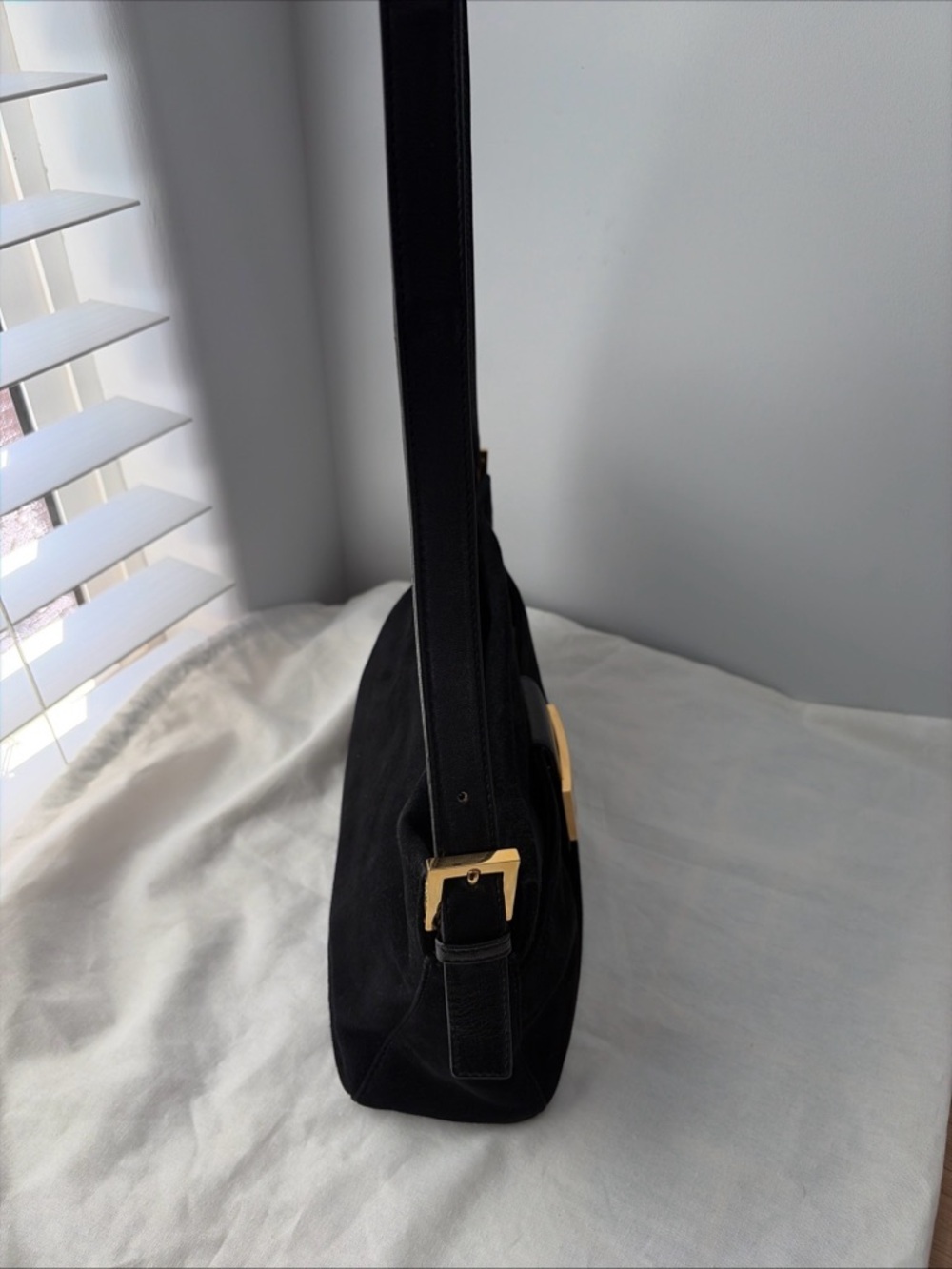 Authentic vintage Fendi mamma Baguette shoulder bag from the early 2000s. - Picture 8 of 16